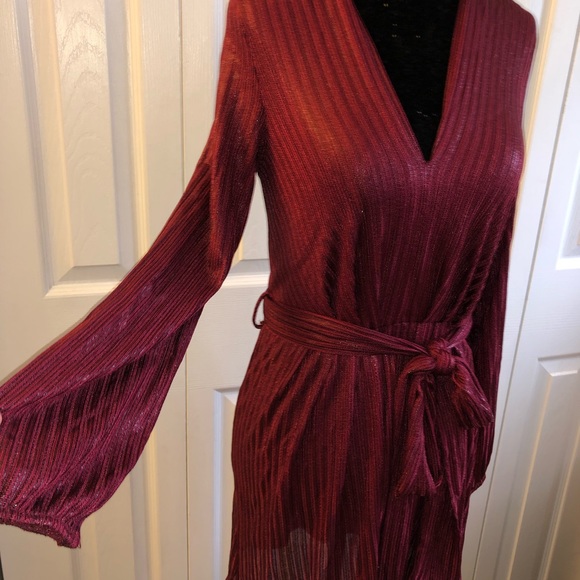 VICI Luxurious shimmer burgundy tie dress - Picture 8 of 12